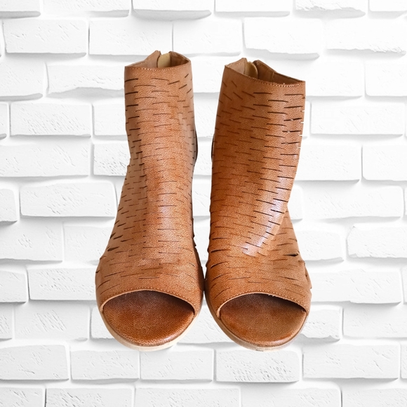 Madden Girl Rockella Women's Tan Leather Open Toe Zip Up Ankle Boots - Picture 2 of 16